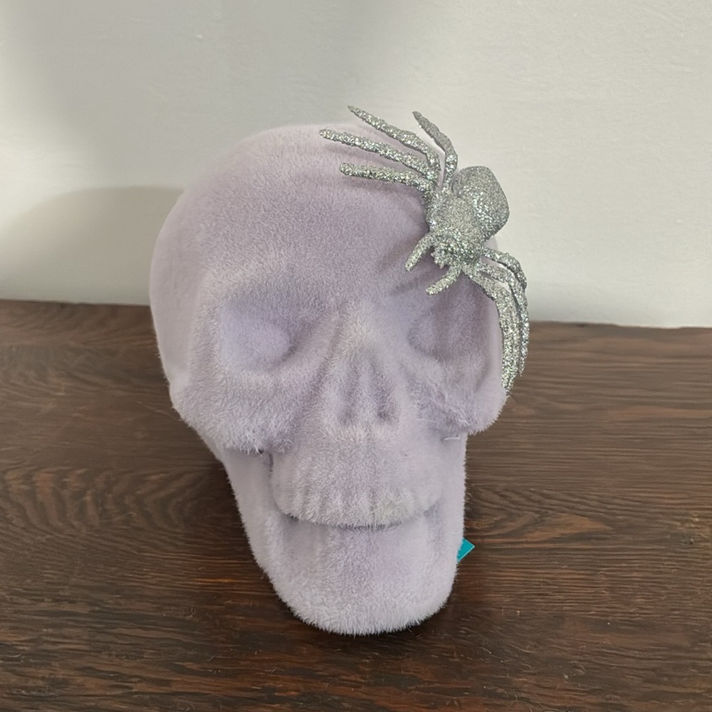 NWT- Gorgeous- Fuzzy Lavender Skull Decoration with Silver Glitter Spider🕷️